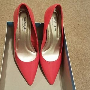 Comfort Plus by Predictions Coral Pumps Size 5 1/2